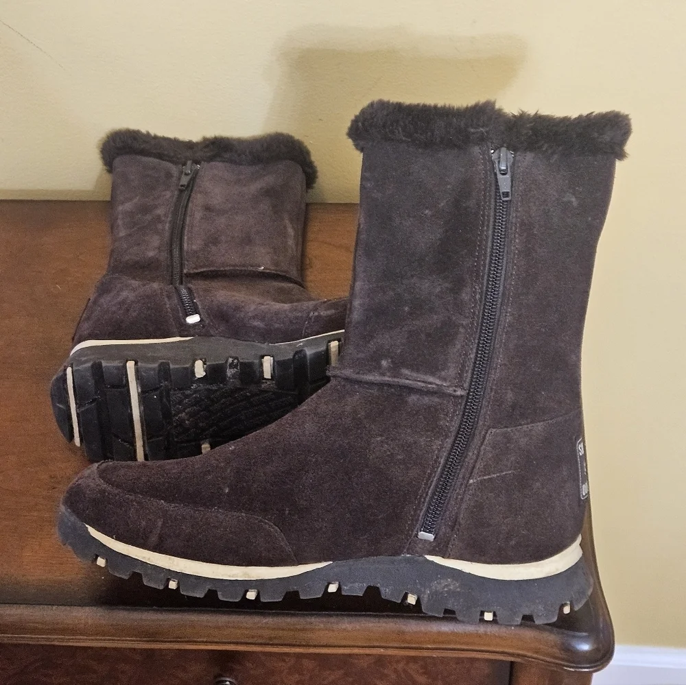 Skechers On-The-Go Encore Snow Flurry boot Size 8